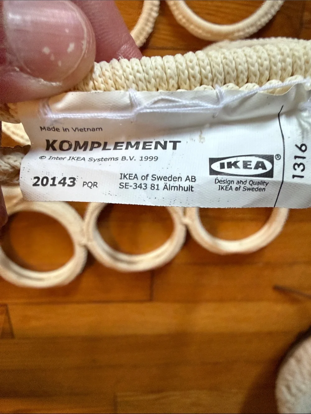 IKEA KOMPLEMENT Cream Multi-Ring Scarf and Accessory Hanger